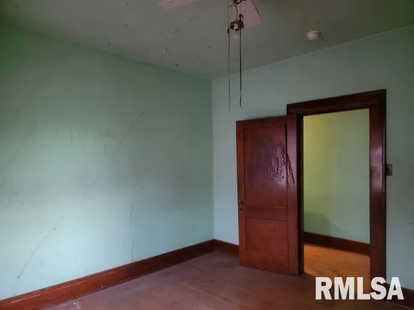 a view of an empty room and window