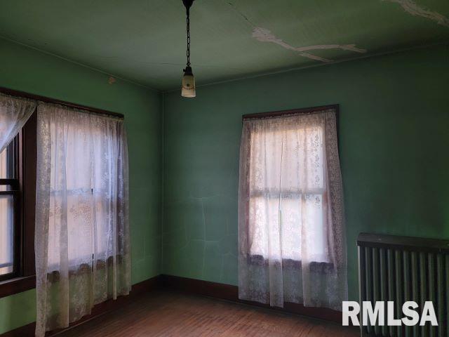 101 South 6th Street Murphysboro, IL 62966 - Photo 15 of 42 a view of an empty room with a window