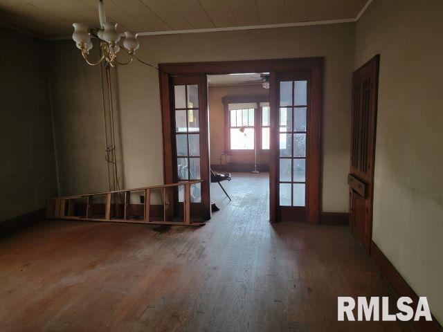 101 South 6th Street Murphysboro, IL 62966 - Photo 21 of 42 a view of a room with a hallway