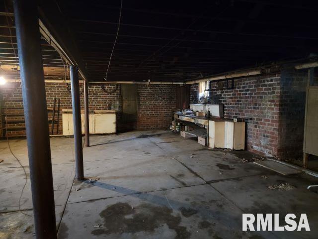 101 South 6th Street Murphysboro, IL 62966 - Photo 32 of 42 a view of a porch with furniture