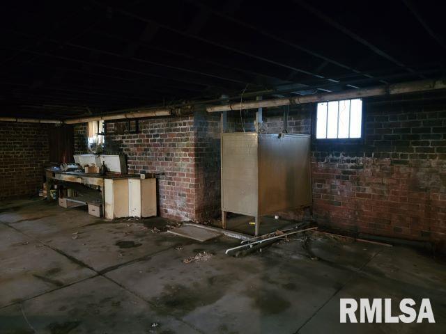 101 South 6th Street Murphysboro, IL 62966 - Photo 33 of 42 a view of an empty room with wooden floor