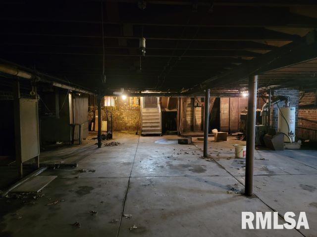 101 South 6th Street Murphysboro, IL 62966 - Photo 36 of 42 a view of a room with gym equipment