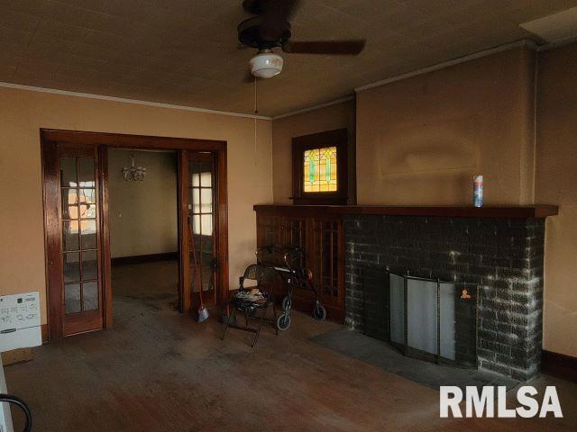 101 South 6th Street Murphysboro, IL 62966 - Photo 4 of 42 a living room with furniture and a fireplace