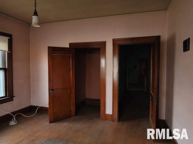 101 South 6th Street Murphysboro, IL 62966 - Photo 8 of 42 an empty room with closet