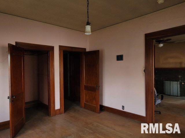 101 South 6th Street Murphysboro, IL 62966 - Photo 9 of 42 a view of a livingroom with a hallway