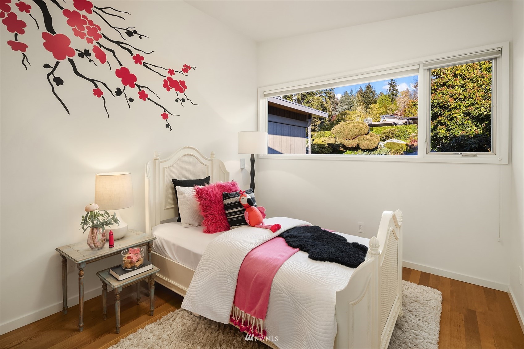 7255 West Ridge Road Mercer Island, WA 98040 - Photo 19 of 40 a bedroom with a bed and a window