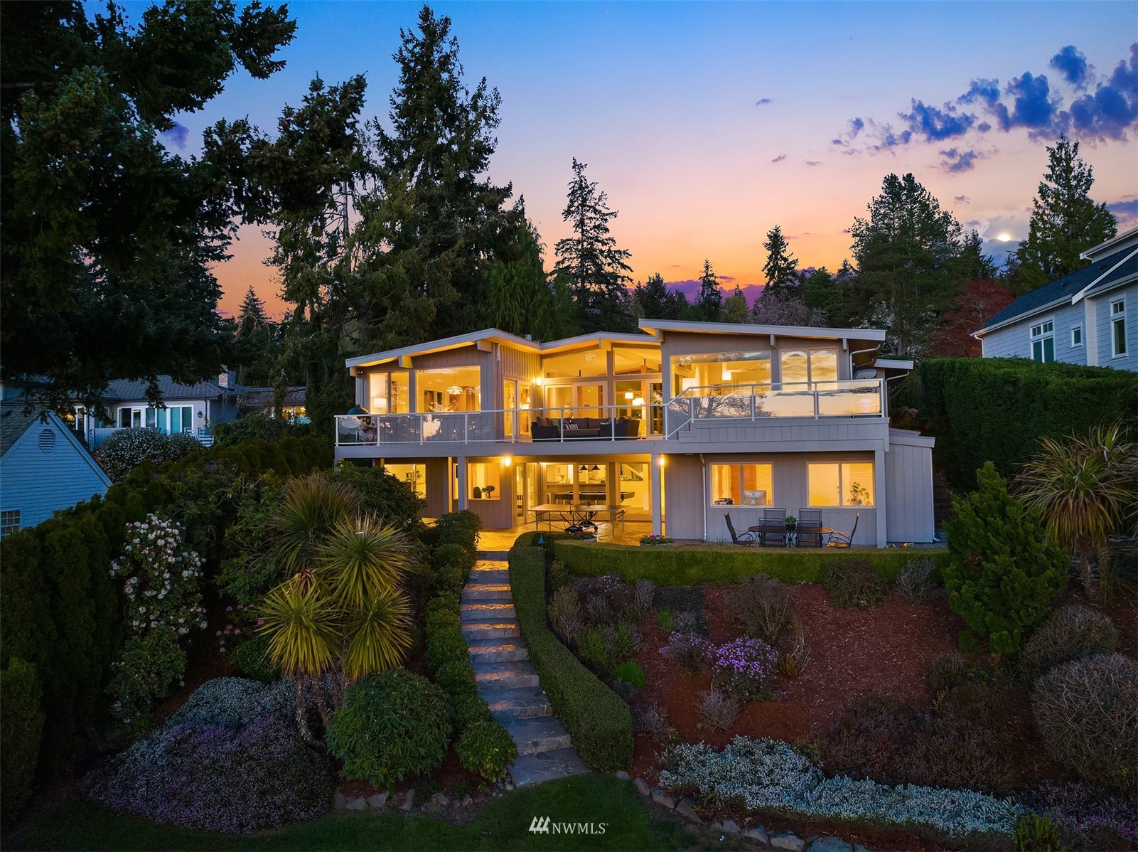 7255 West Ridge Road Mercer Island, WA 98040 - Photo 3 of 40 a front view of a house with a yard