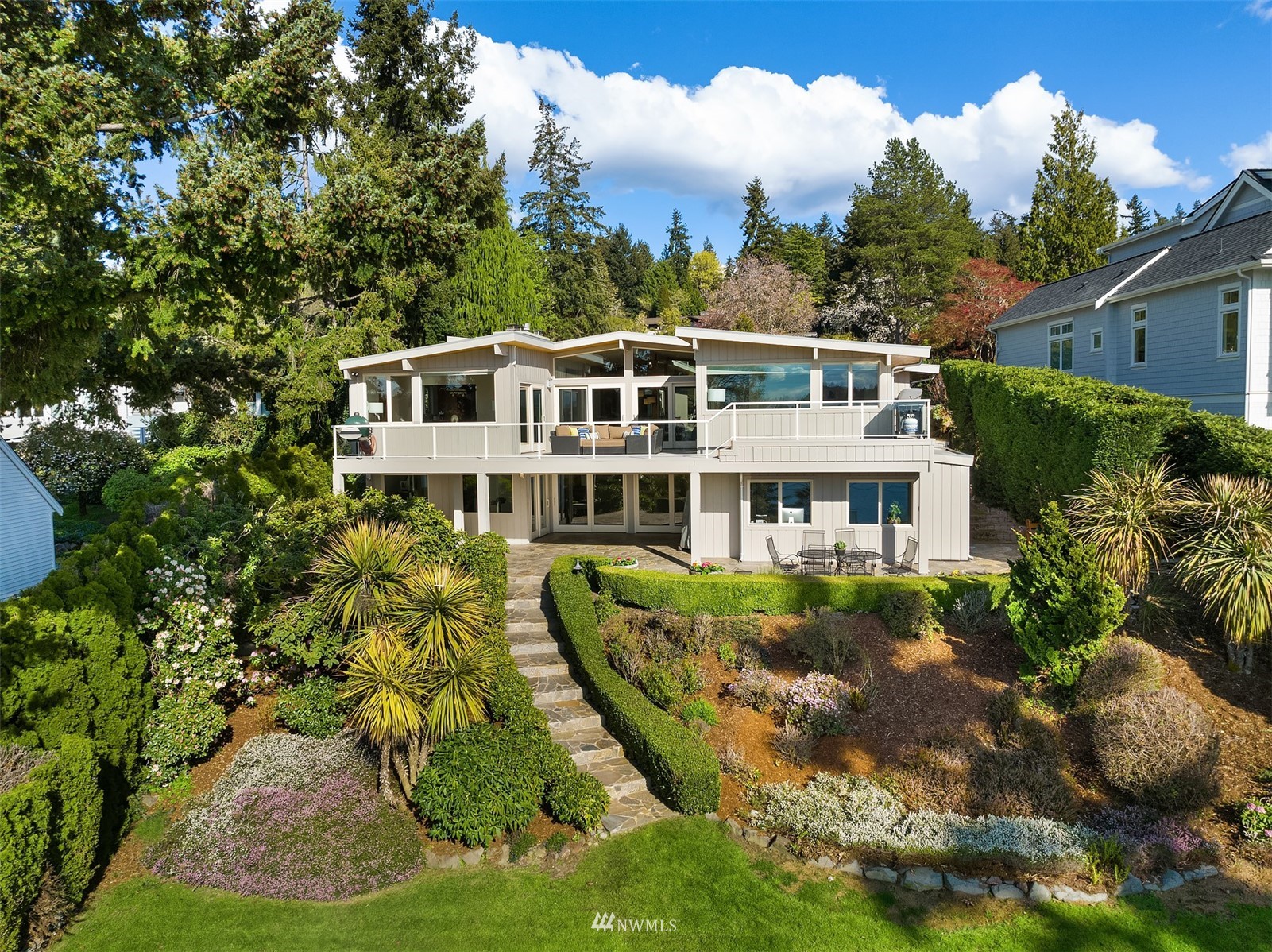 7255 West Ridge Road Mercer Island, WA 98040 - Photo 40 of 40 a front view of a house with a yard