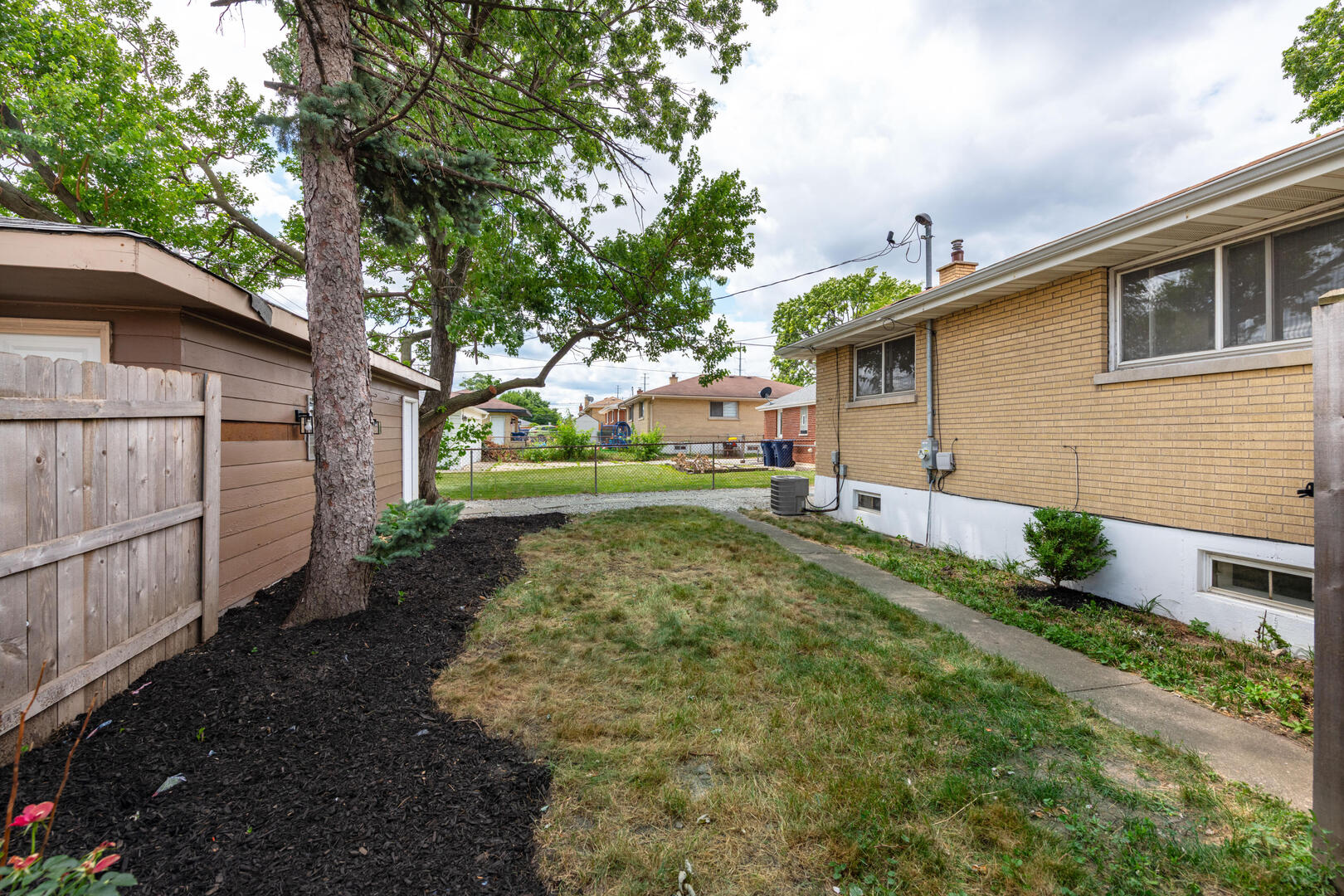 1015 Victoria Avenue Berkeley, IL 60163 - Photo 19 of 24 Gallery Image 19