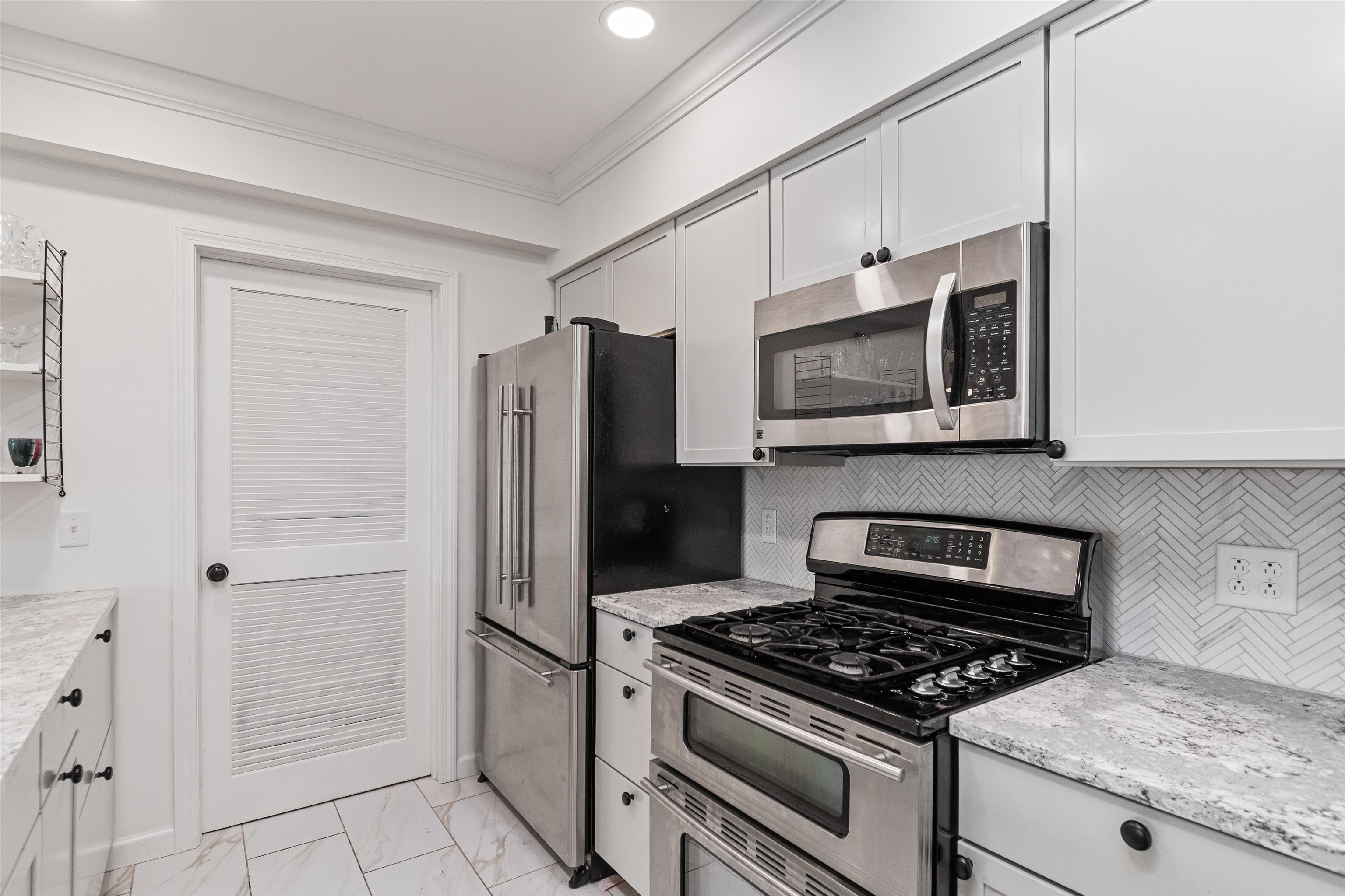 33 North Avenue, Unit 12 Burlington, VT 05401 - Photo 5 of 55