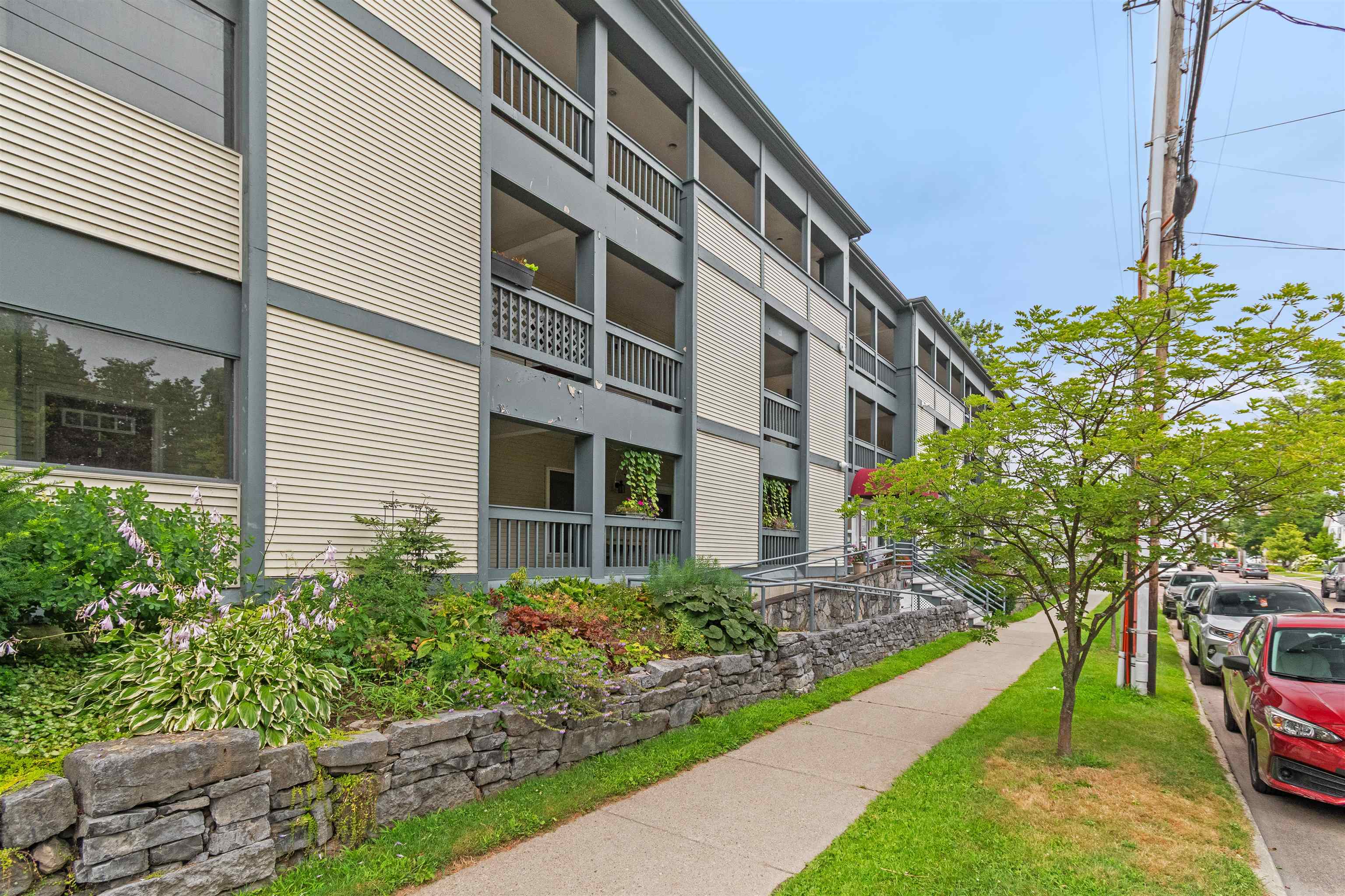 33 North Avenue, Unit 12 Burlington, VT 05401 - Photo 53 of 55