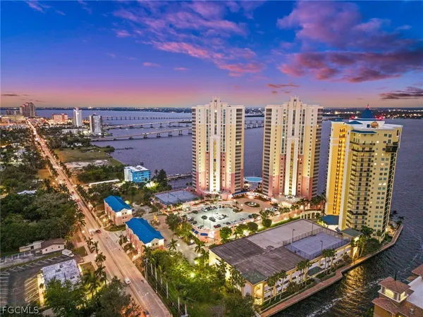 $2,400 | 2745 First Street, Unit 113, Fort Myers, FL 33916