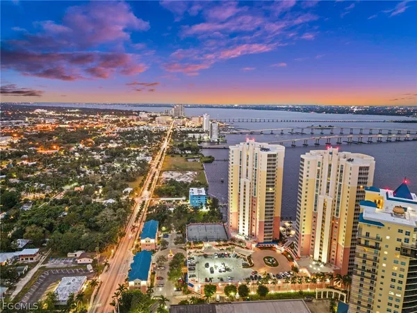 $2,400 | 2745 First Street, Unit 113, Fort Myers, FL 33916