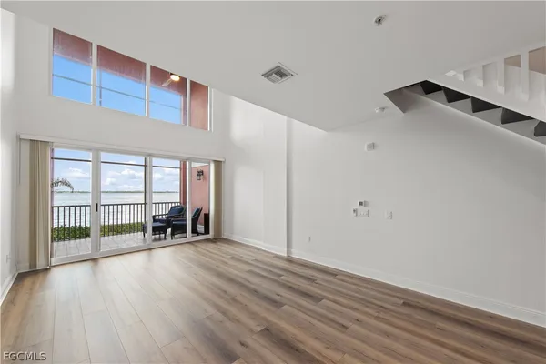 $2,400 | 2745 First Street, Unit 113, Fort Myers, FL 33916