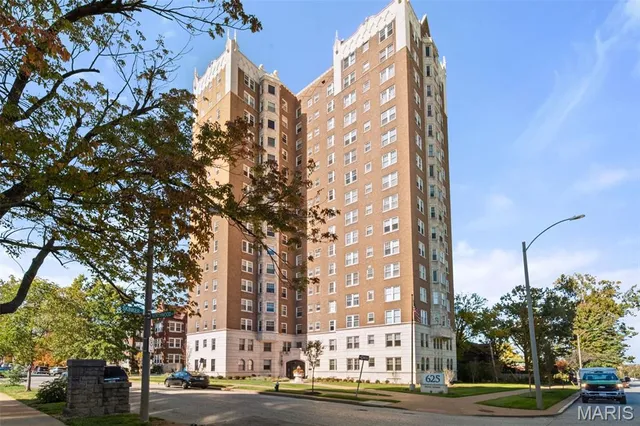 $365,000 | 625 South Skinker Boulevard, Unit 103, St. Louis, MO 63105
