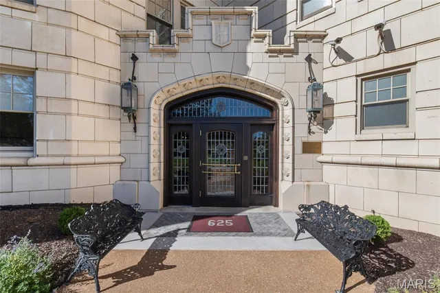 $365,000 | 625 South Skinker Boulevard, Unit 103, St. Louis, MO 63105