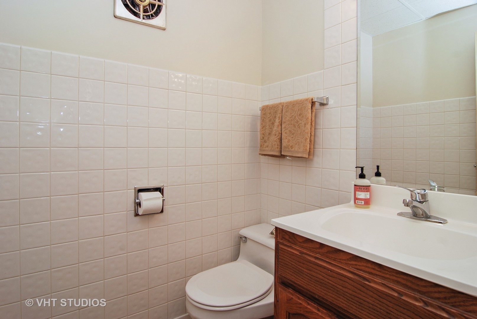141 Barrypoint Road Riverside, IL 60546 - Photo 12 of 19 a bathroom with a sink toilet and shower