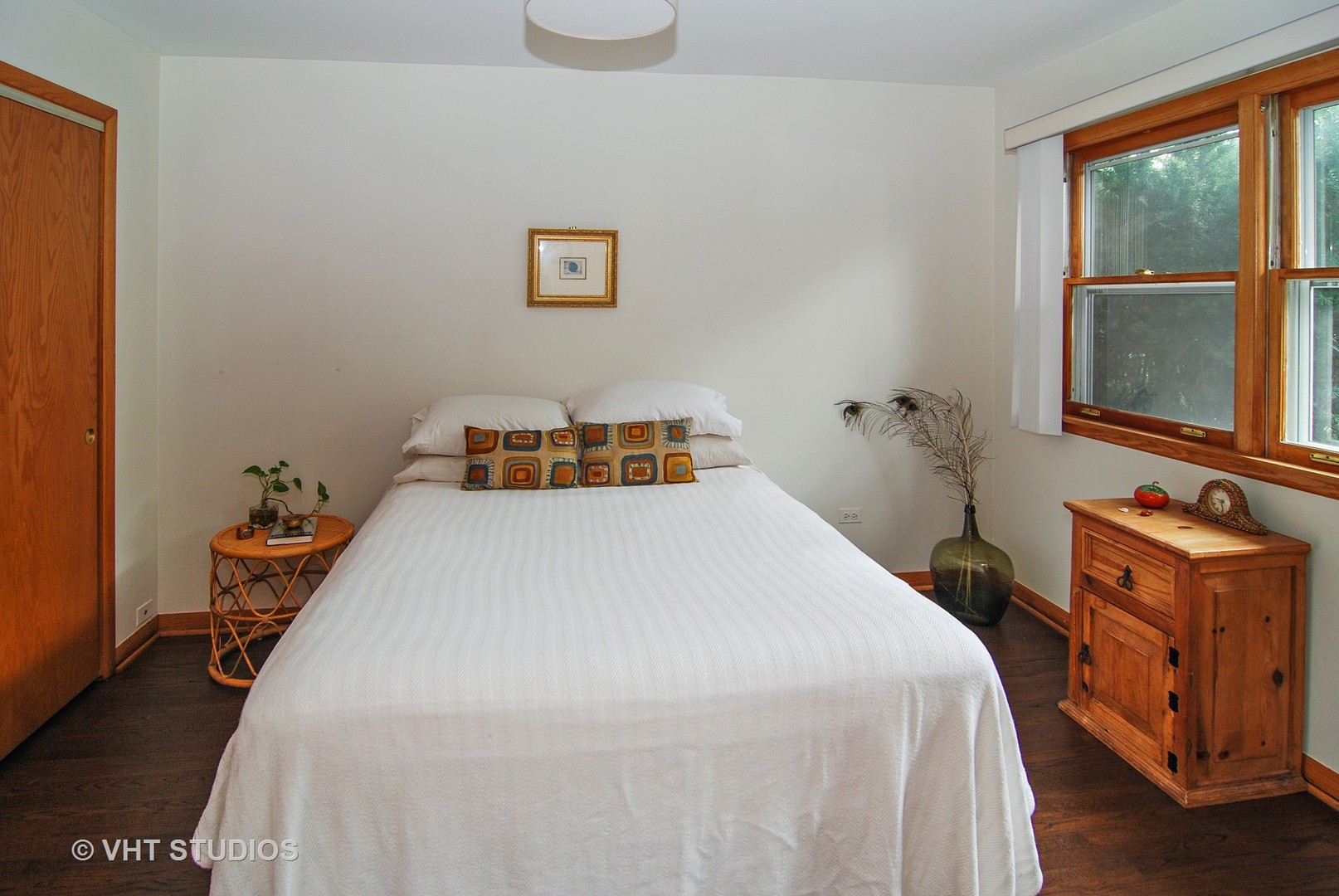 141 Barrypoint Road Riverside, IL 60546 - Photo 6 of 19 a bedroom with a bed and window