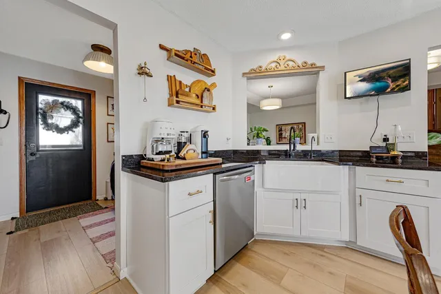 $429,900 | 405 Thomas Drive, Eagle Lake, MN 56024