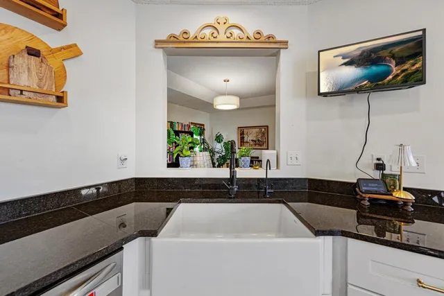 $429,900 | 405 Thomas Drive, Eagle Lake, MN 56024