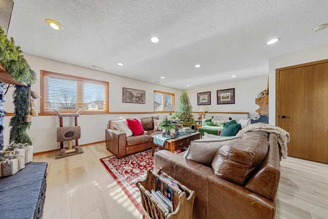 $429,900 | 405 Thomas Drive, Eagle Lake, MN 56024