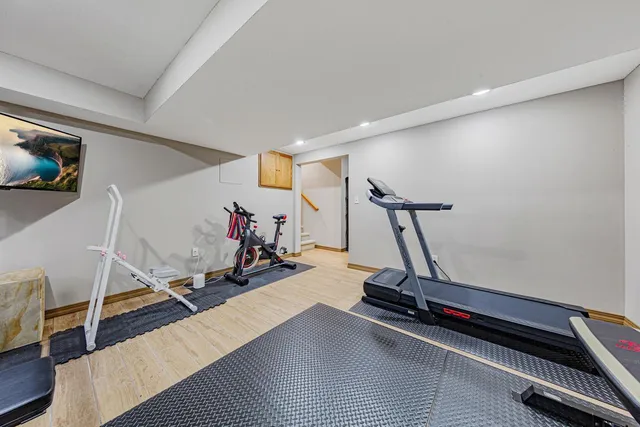 $429,900 | 405 Thomas Drive, Eagle Lake, MN 56024