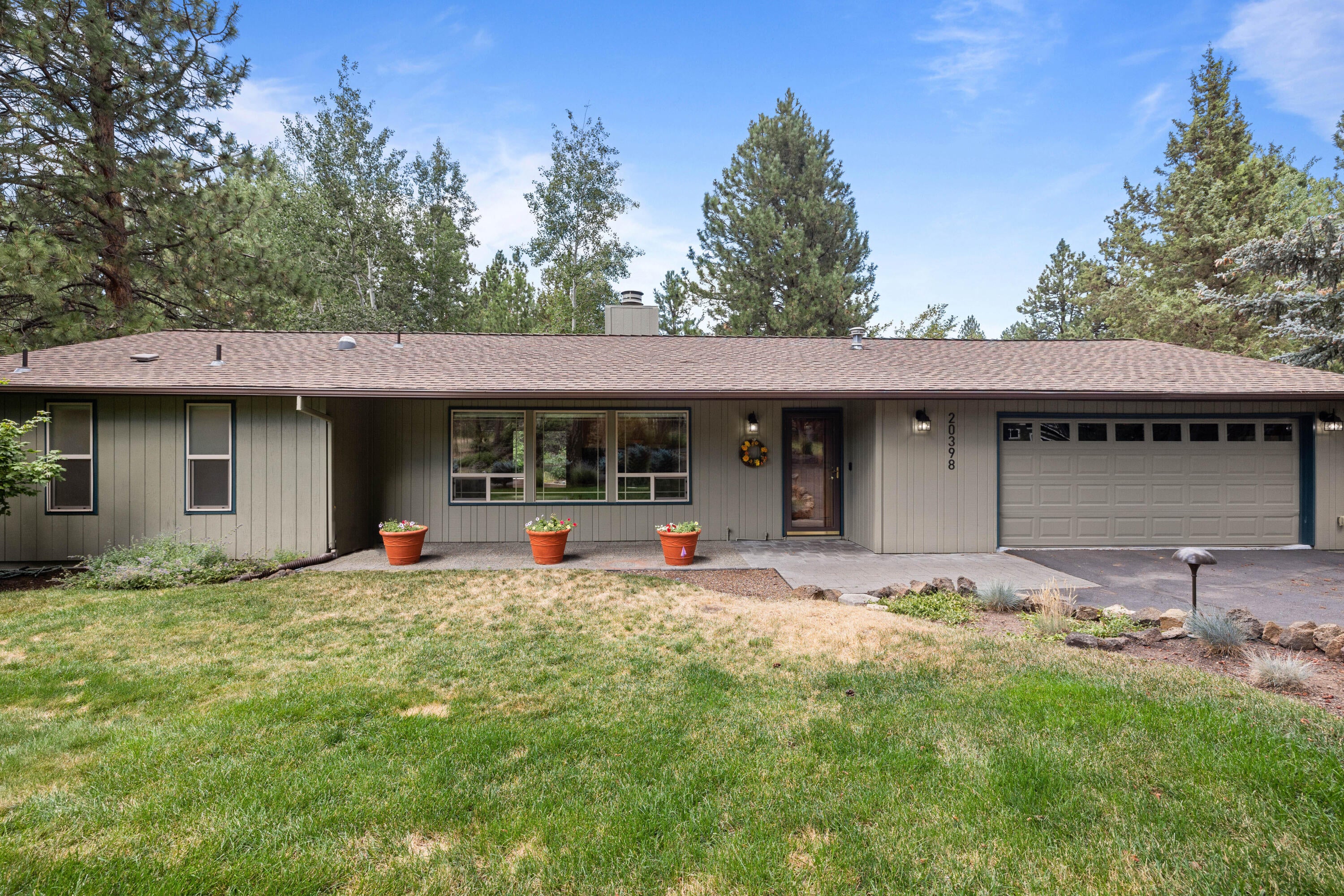 20398 Donkey Sled Road Bend, OR 97702 - Photo 3 of 44 2