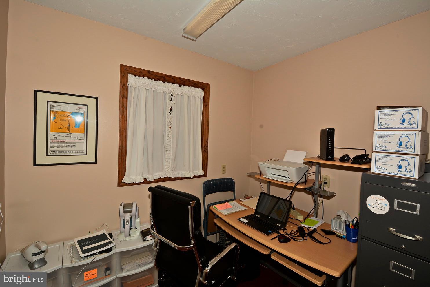 31 Timber Lane Hanover, PA 17331 - Photo 23 of 32 1st Floor OFFICE / DEN