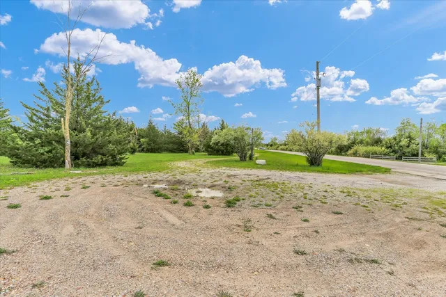 a view of a yard with entertaining space