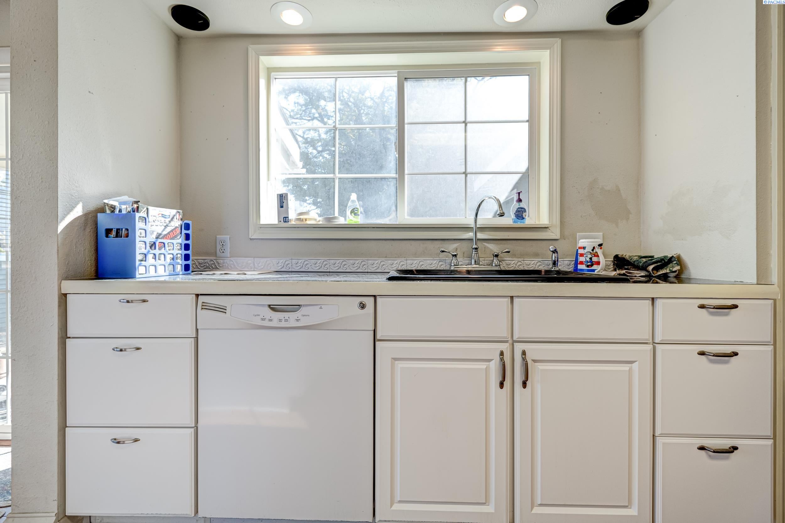 29905 South Finley Road Kennewick, WA 99337 - Photo 5 of 30 Gallery Image 5