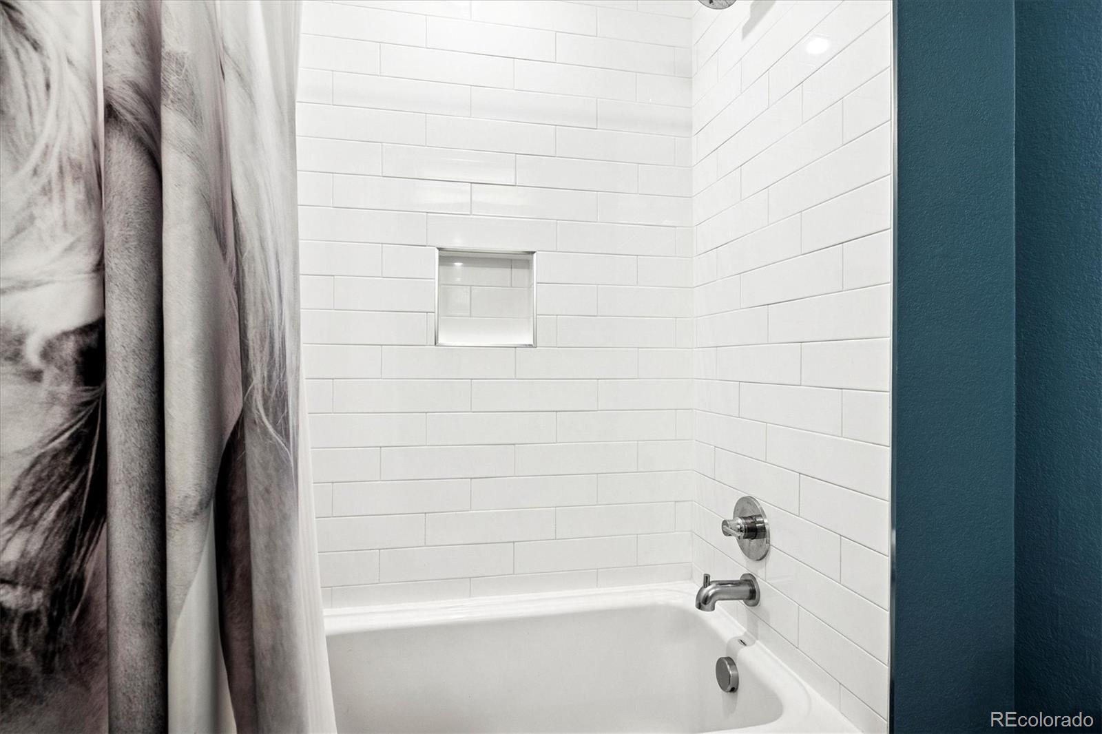 4885 South Monaco Street, Unit 207 Denver, CO 80237 - Photo 28 of 33 a bathroom with a bathtub