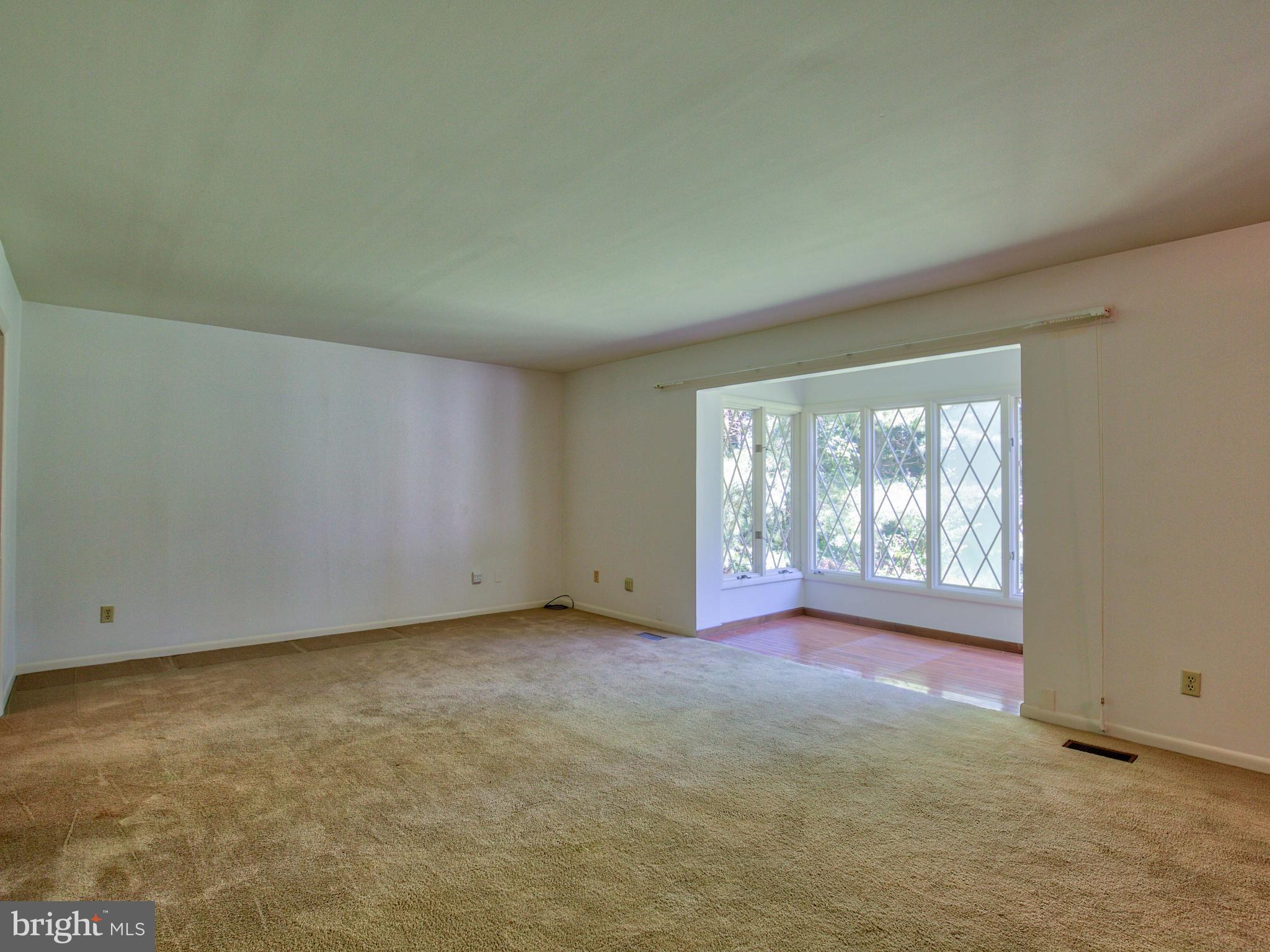 40263 Braddock Road Aldie, VA 20105 - Photo 11 of 24 Living Room
