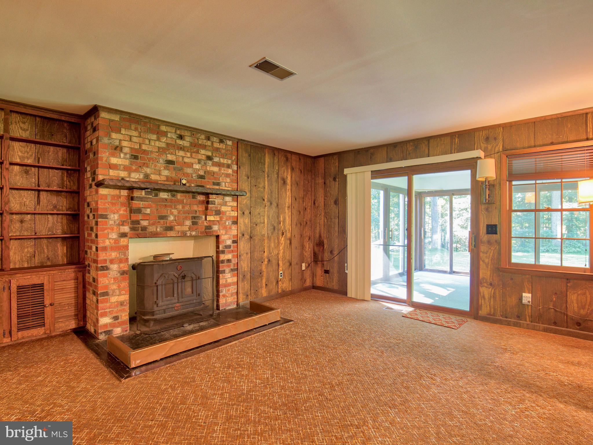 40263 Braddock Road Aldie, VA 20105 - Photo 15 of 24 Family Room