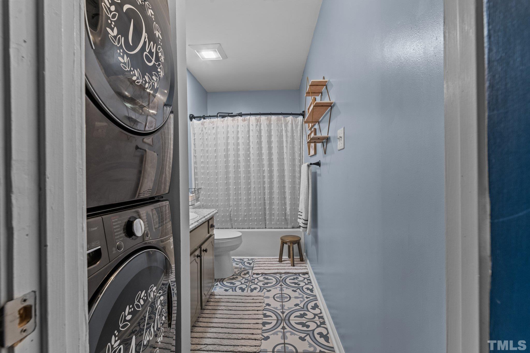 3231 Mill Run, Unit 3231 Raleigh, NC 27612 - Photo 12 of 28 a bathroom with a bathtub and shower