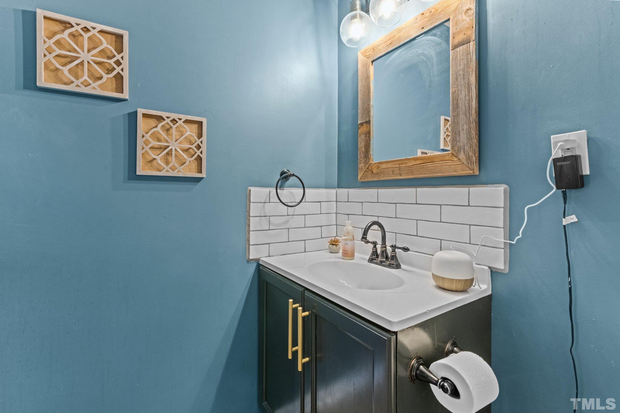 3231 Mill Run, Unit 3231 Raleigh, NC 27612 - Photo 21 of 28 a bathroom with a sink and a mirror