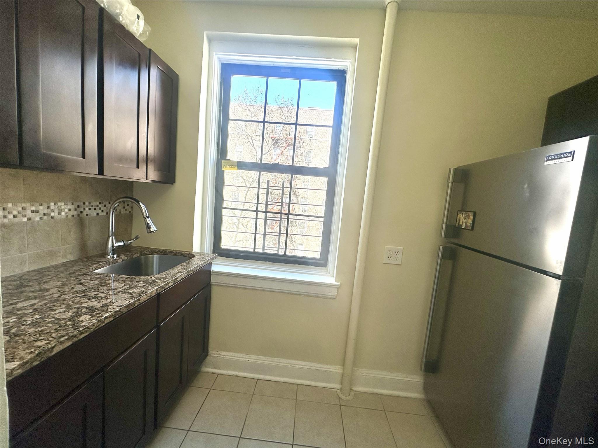 808 Bronx River Road, Unit 4E Bronxville, NY 10708 - Photo 15 of 19 Stainless Steel applicances. Gas stovetop. Granite Counters.
