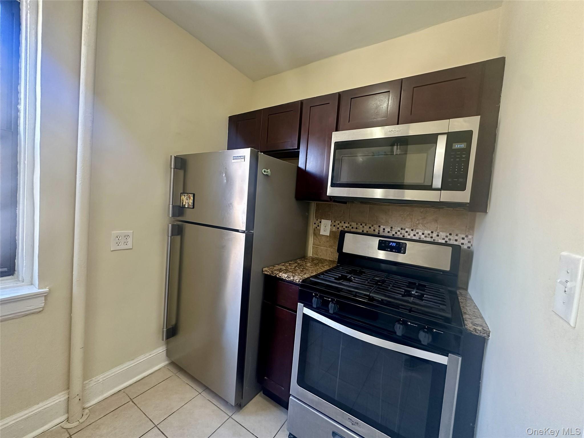 808 Bronx River Road, Unit 4E Bronxville, NY 10708 - Photo 16 of 19 Stainless Steel applicances. Gas stovetop. Granite Counters.