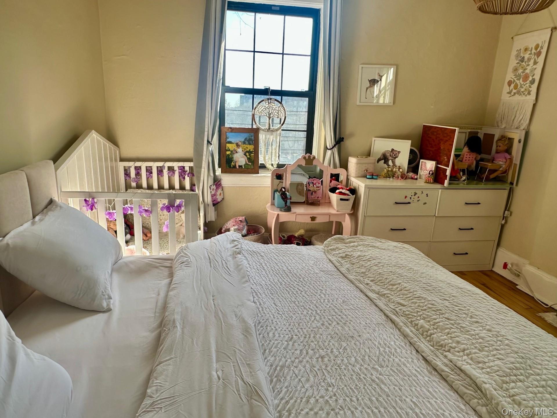 808 Bronx River Road, Unit 4E Bronxville, NY 10708 - Photo 10 of 19 Extra Large Bedroom filled with light