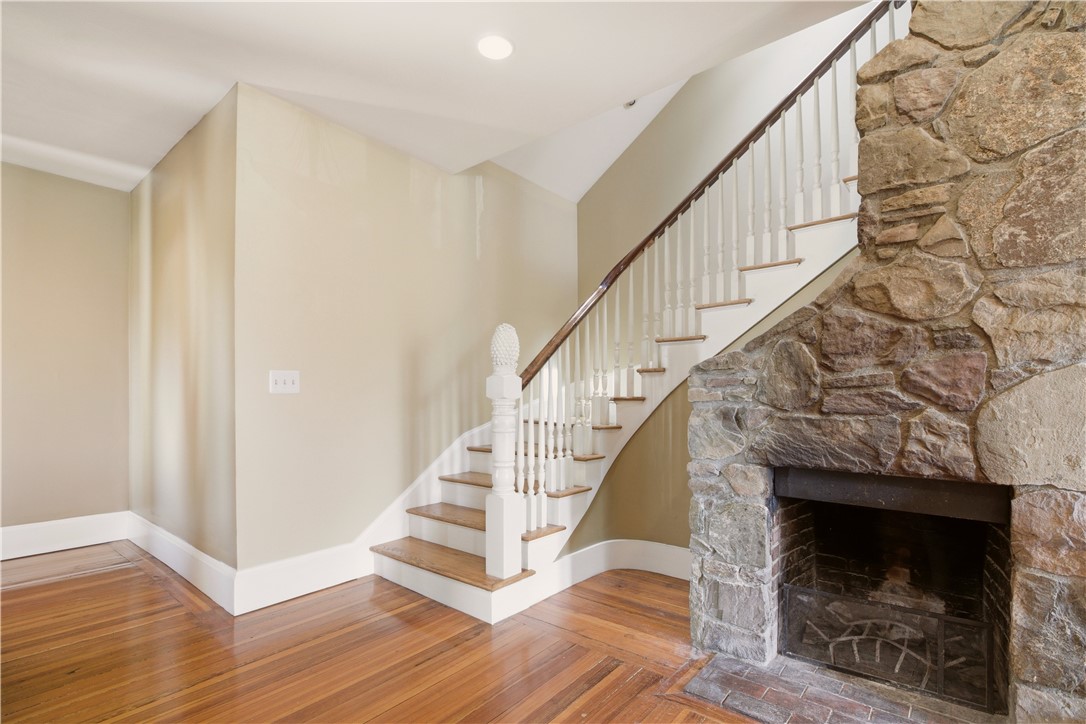 24 Spring Street Newport, RI 02840 - Photo 20 of 27