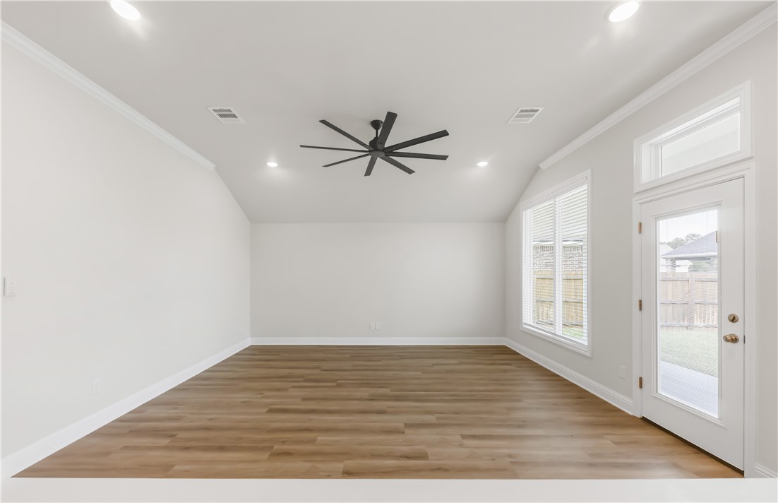 2910 Captain Court Bryan, TX 77808 - Photo 12 of 31 Living room