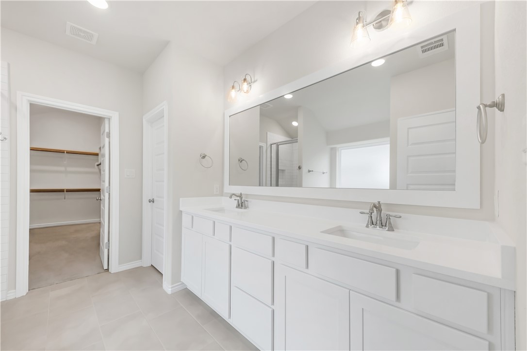 2910 Captain Court Bryan, TX 77808 - Photo 16 of 31 Primary bathroom