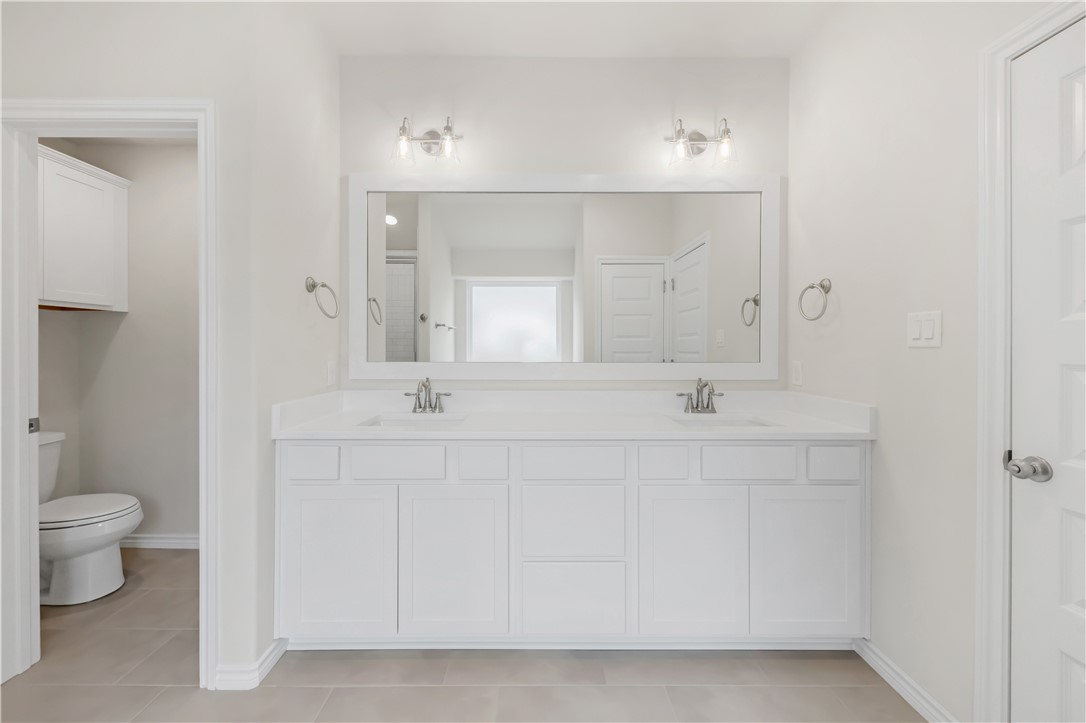 2910 Captain Court Bryan, TX 77808 - Photo 18 of 31 Primary bathroom