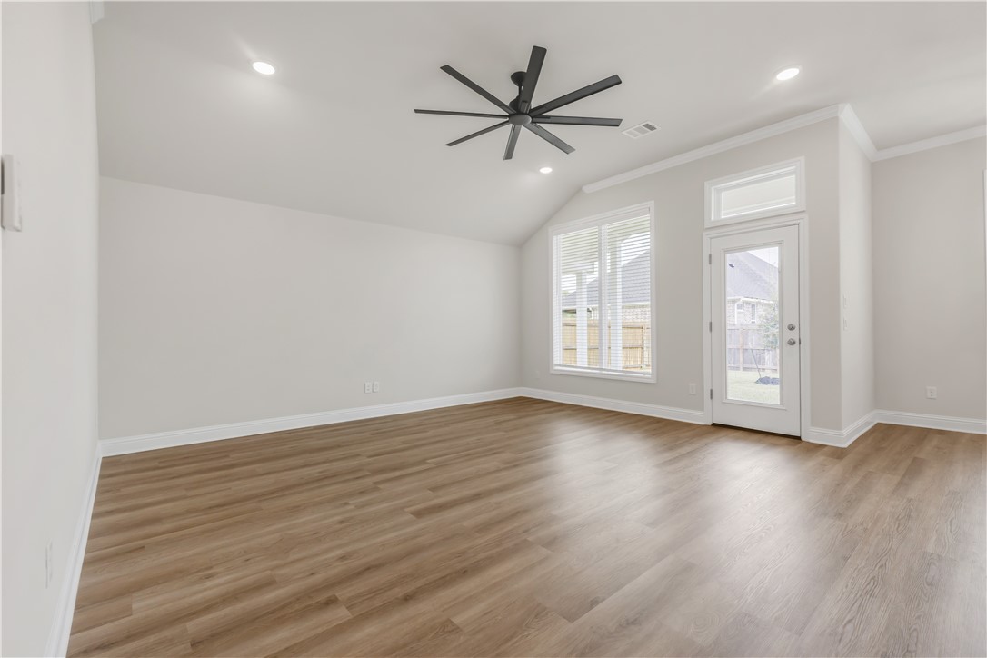 2910 Captain Court Bryan, TX 77808 - Photo 4 of 31 Living room