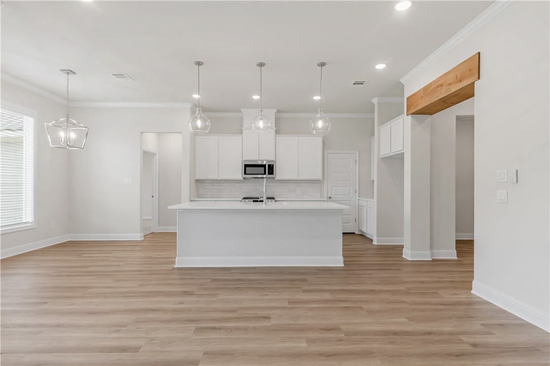 2910 Captain Court Bryan, TX 77808 - Photo 5 of 31 Kitchen and dining