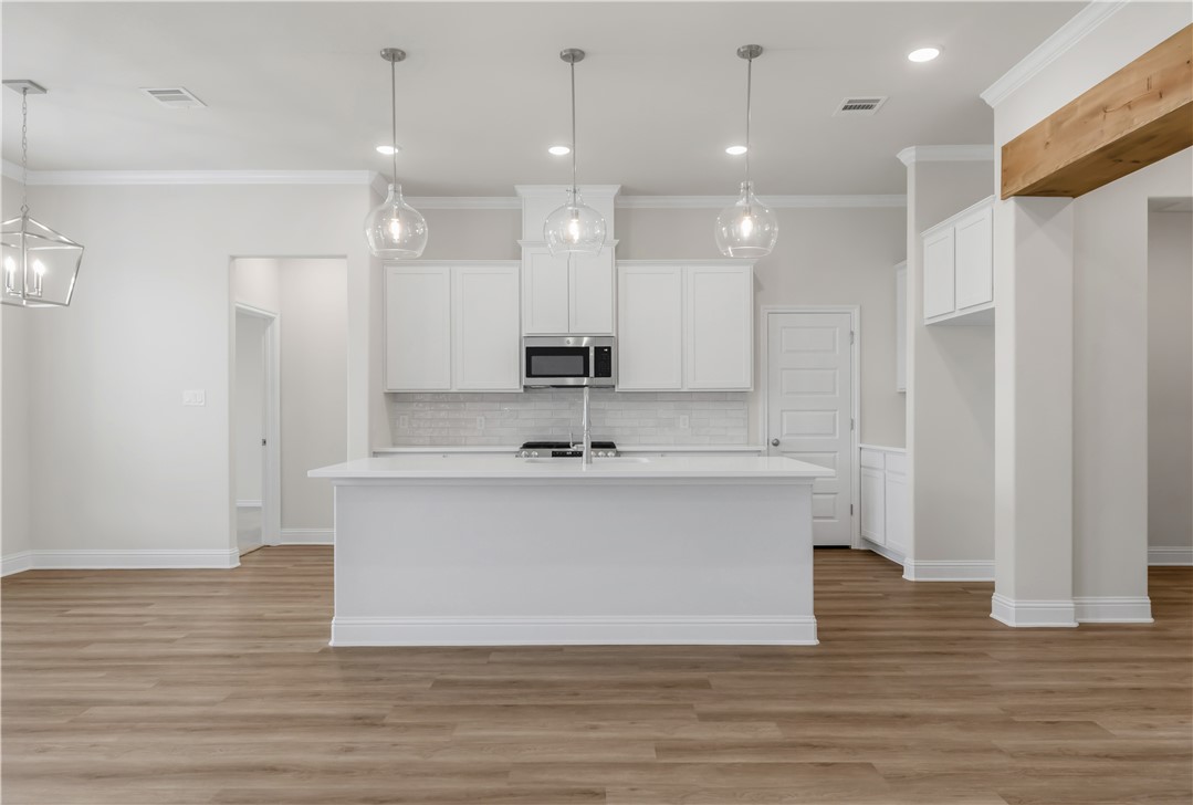 2910 Captain Court Bryan, TX 77808 - Photo 6 of 31 Kitchen