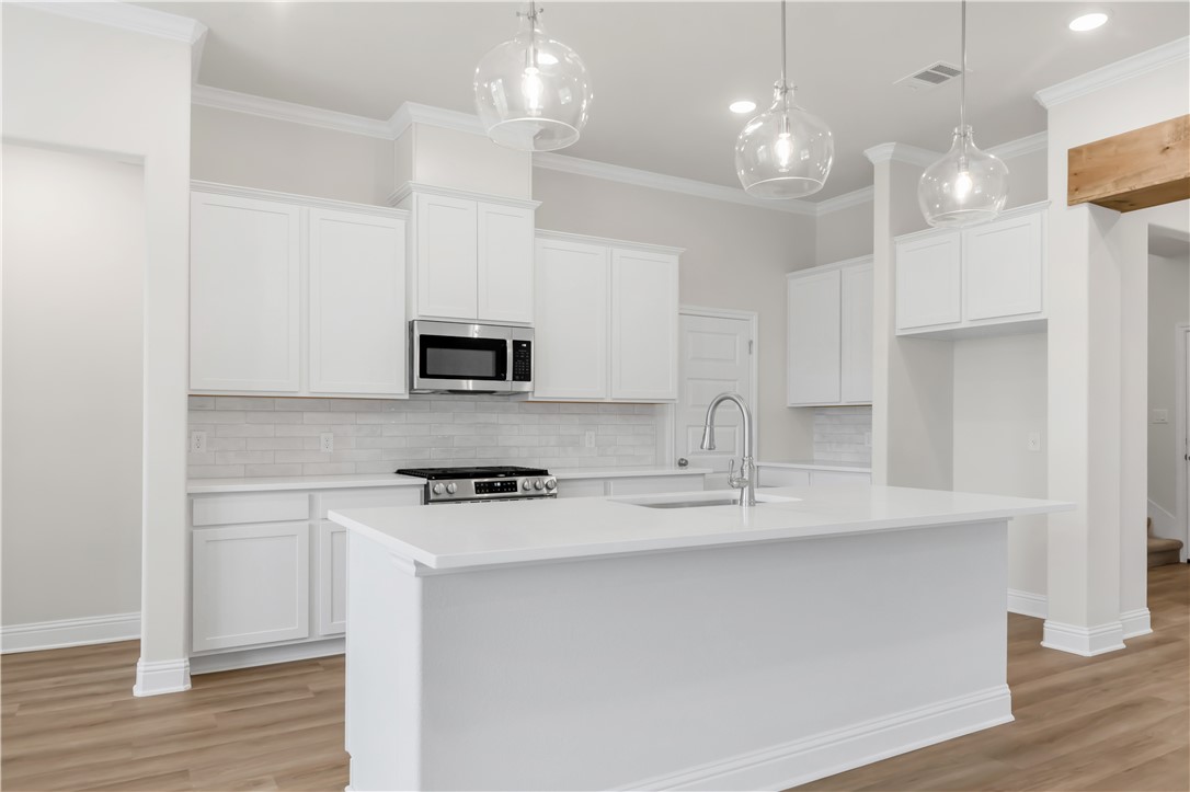 2910 Captain Court Bryan, TX 77808 - Photo 7 of 31 Kitchen