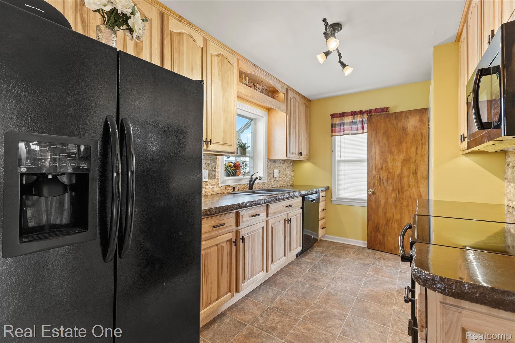 17071 Reno Street Riverview, MI 48193 - Photo 8 of 34 17071 Reno St-8.jpg