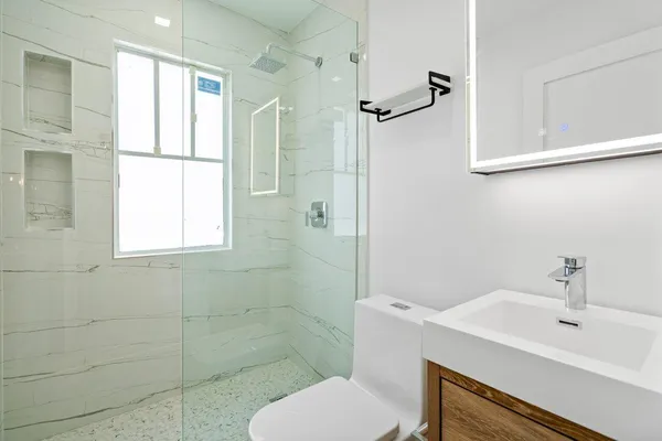 $2,200 | 401 Northeast 2nd Avenue, Unit 6, Delray Beach, FL 33444