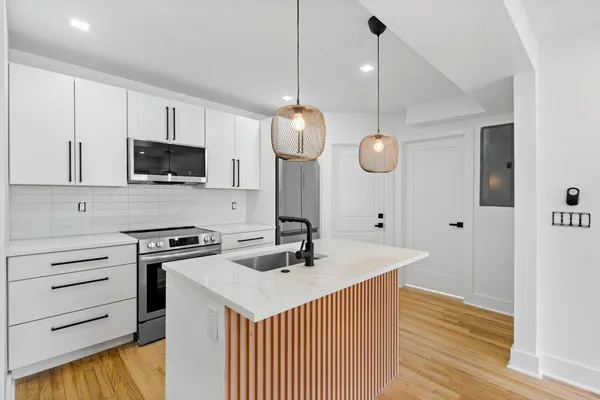 $2,200 | 401 Northeast 2nd Avenue, Unit 6, Delray Beach, FL 33444