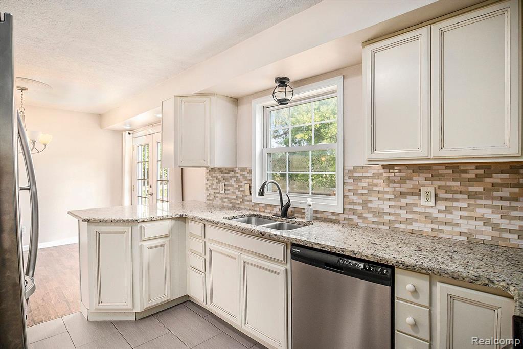 5974 West Oregon Road Lapeer, MI 48446 - Photo 12 of 40
